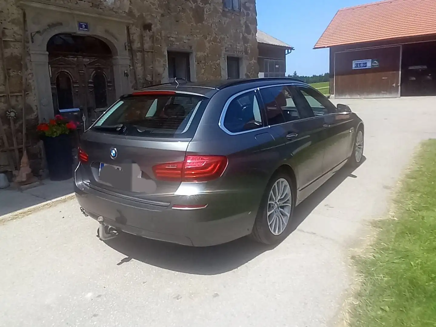 BMW 530 530d xDrive Touring Aut. Braun - 2