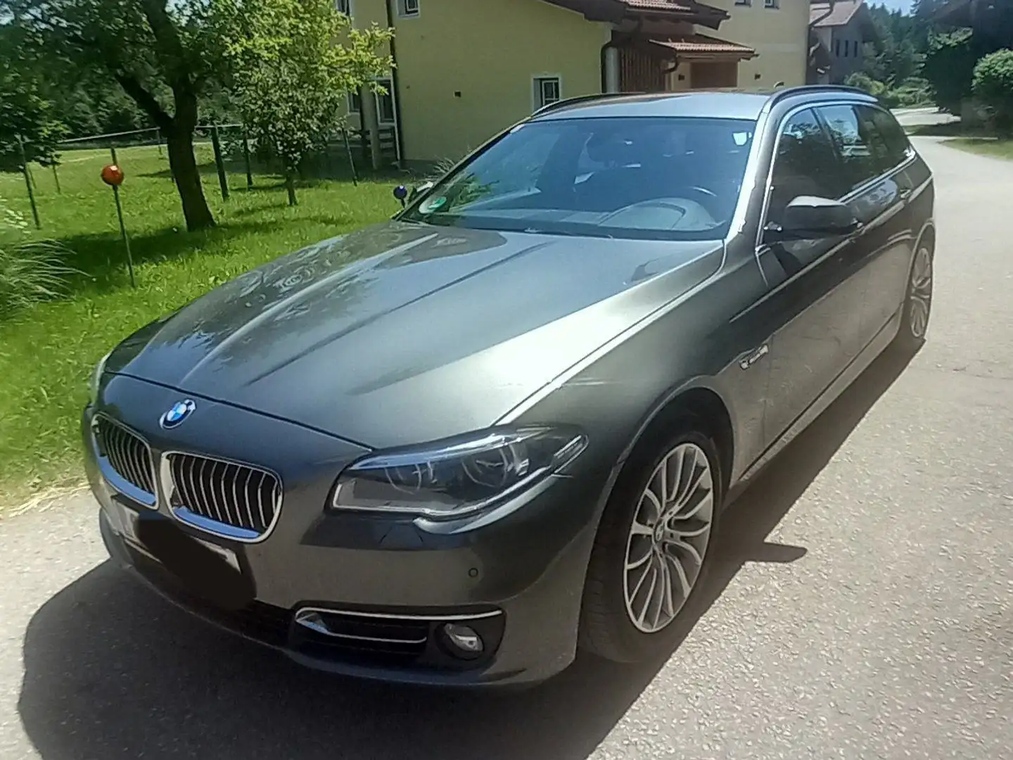 BMW 530 530d xDrive Touring Aut. Braun - 1
