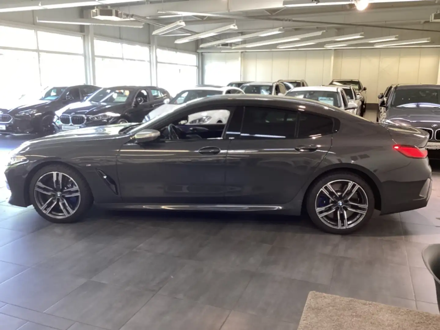 BMW M850 i A xDrive Gran Coupe M Sport HUD Navi ACC ParkAss Grau - 2