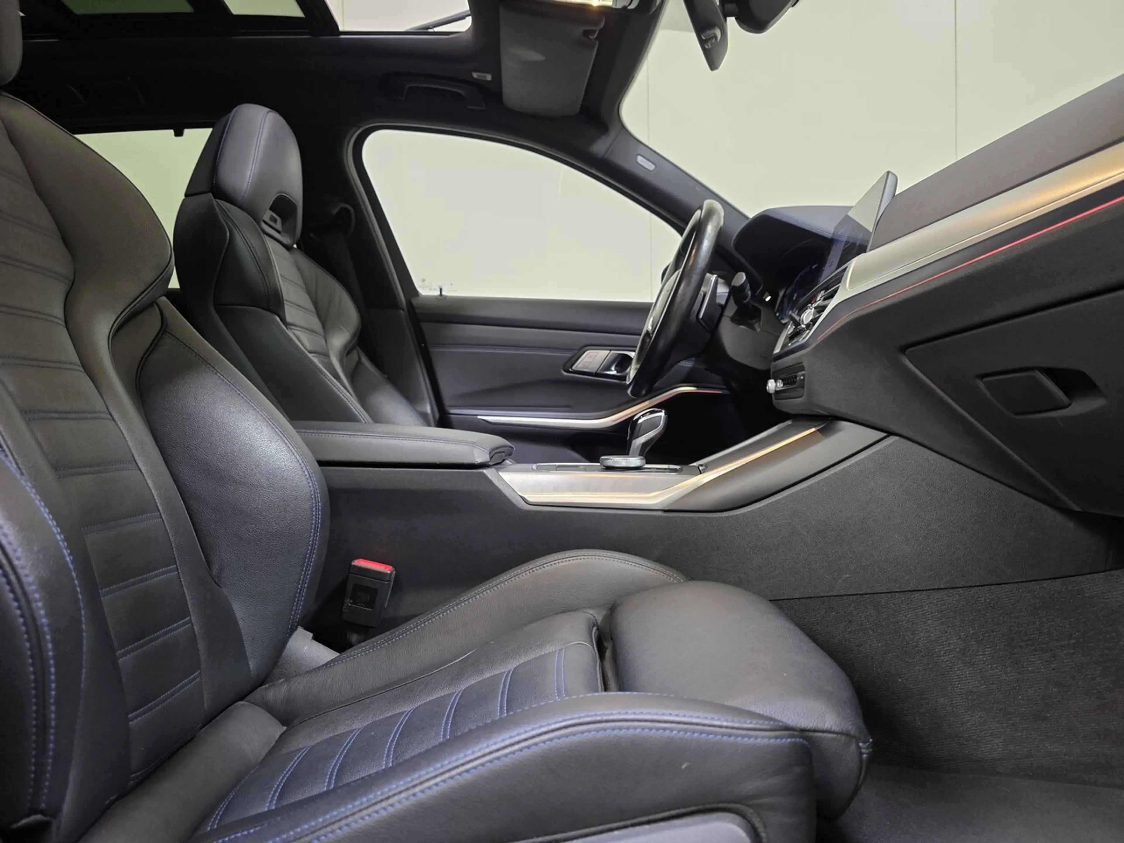 BMW 330 e xDrive Autom.  - M Pack - GPS - Pano - Topstaat! — photo 2
