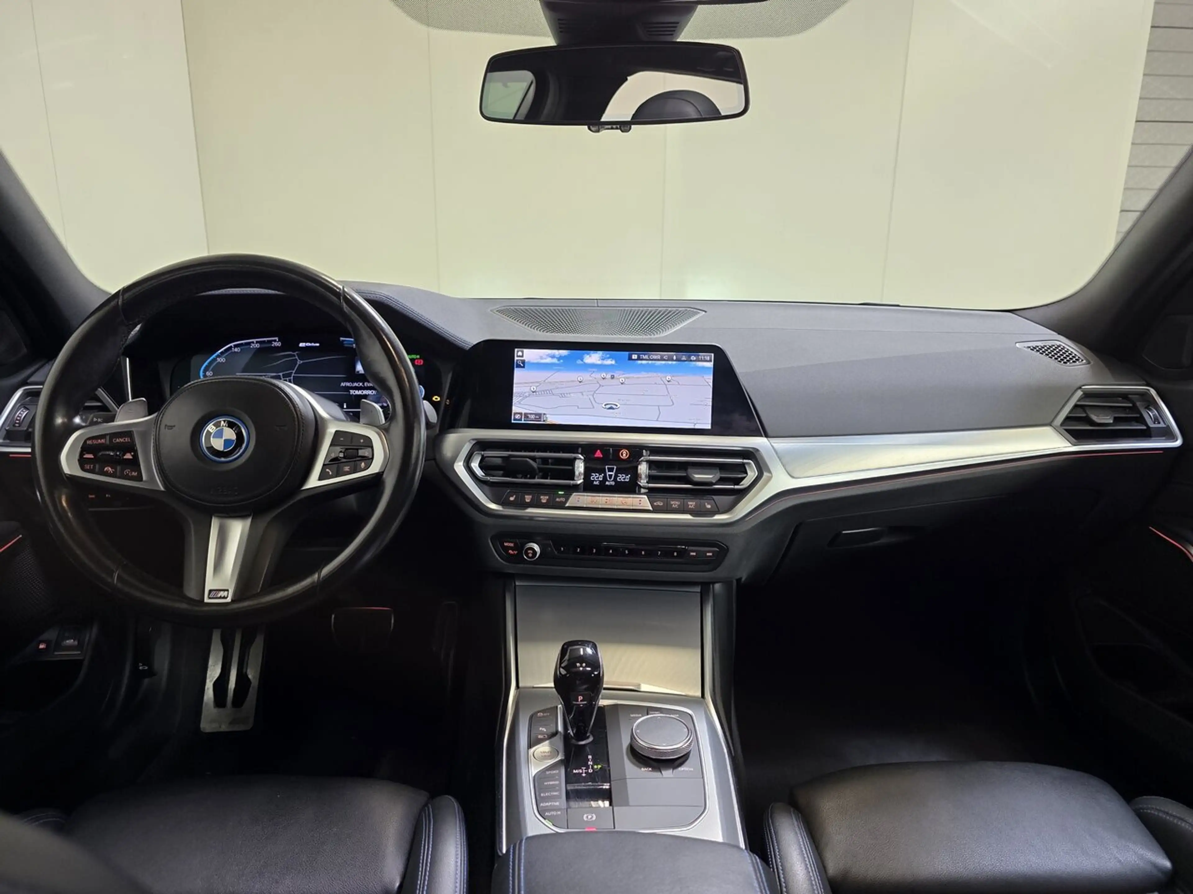 BMW 330 e xDrive Autom.  - M Pack - GPS - Pano - Topstaat! — photo 12