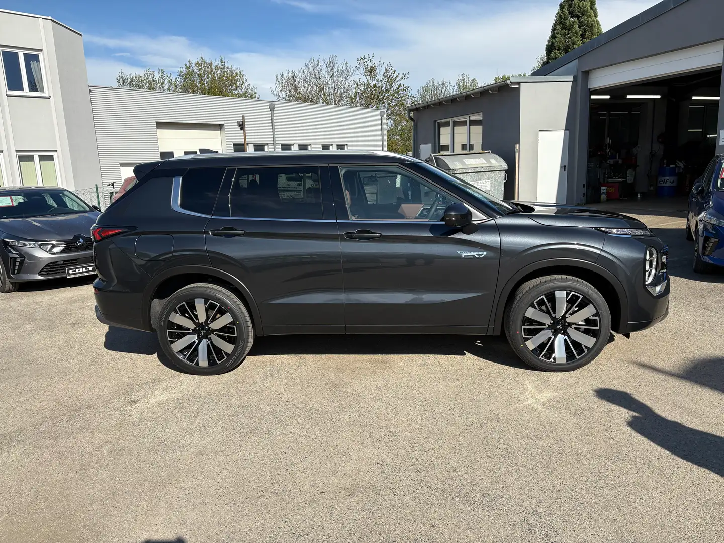 Mitsubishi Outlander 2,4 PHEV S-AWC Diamond Aut. Luxury Grau - 2