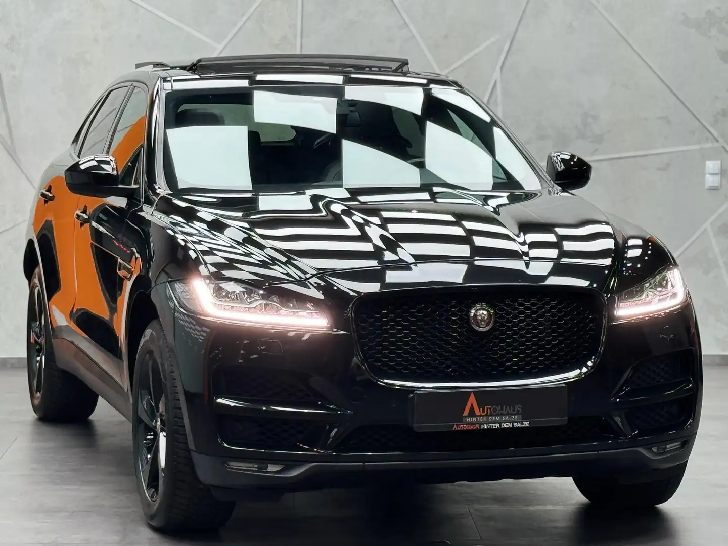Jaguar F-Pace Prestige AWD 3.0 V6 Diesel|PANO|AHK|MEM| Schwarz - 2