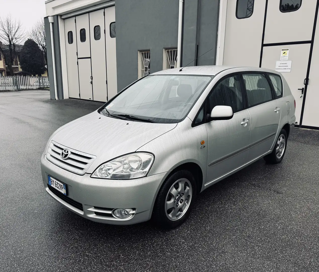 Toyota Avensis Verso 20 D-4D Cat 7 posti - 1