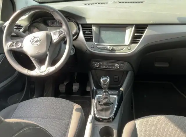 Opel Crossland view 3