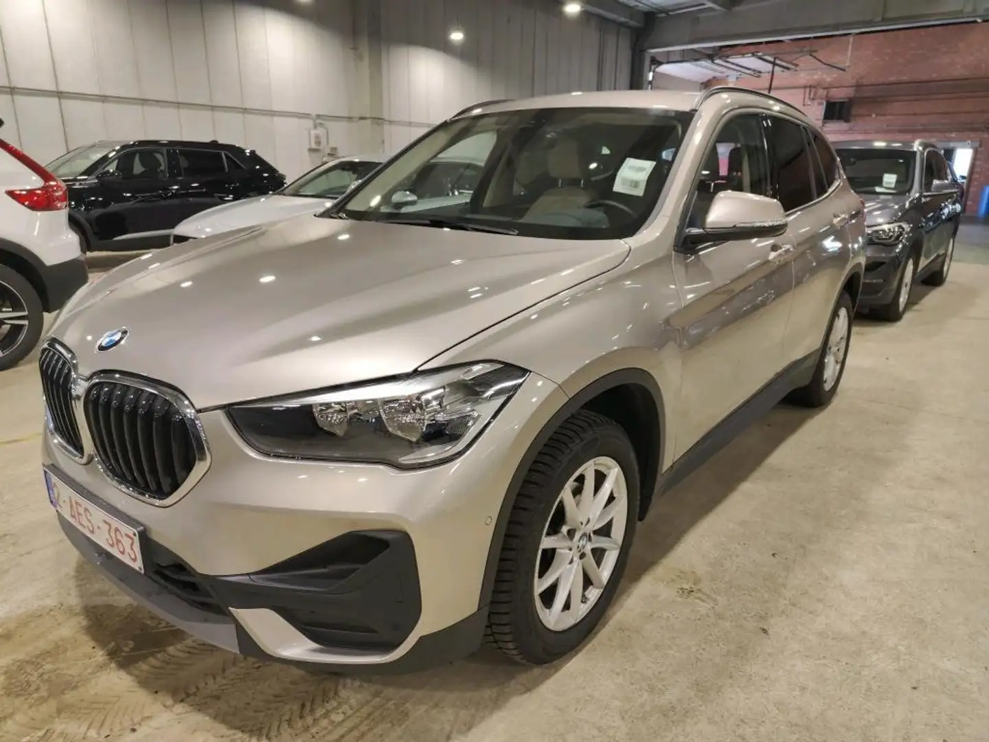BMW X1 16dA SDrive **NAVI PRO-CUIR-CRUISE-PARKING** Beige - 2