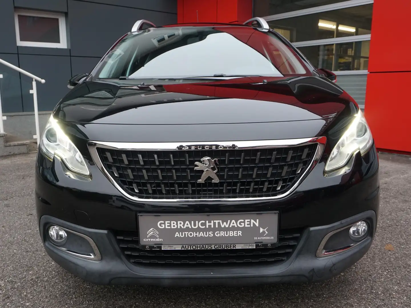 Peugeot 2008 1,6 Blue HDi Style Schwarz - 2