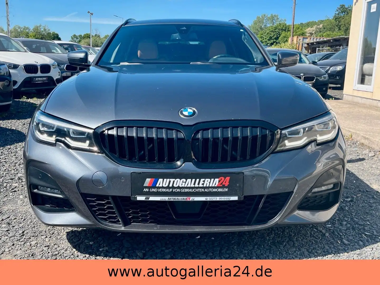 BMW 320 d Sport-Aut. M SPORTPAKET Navi Leder AHK LED Grau - 2