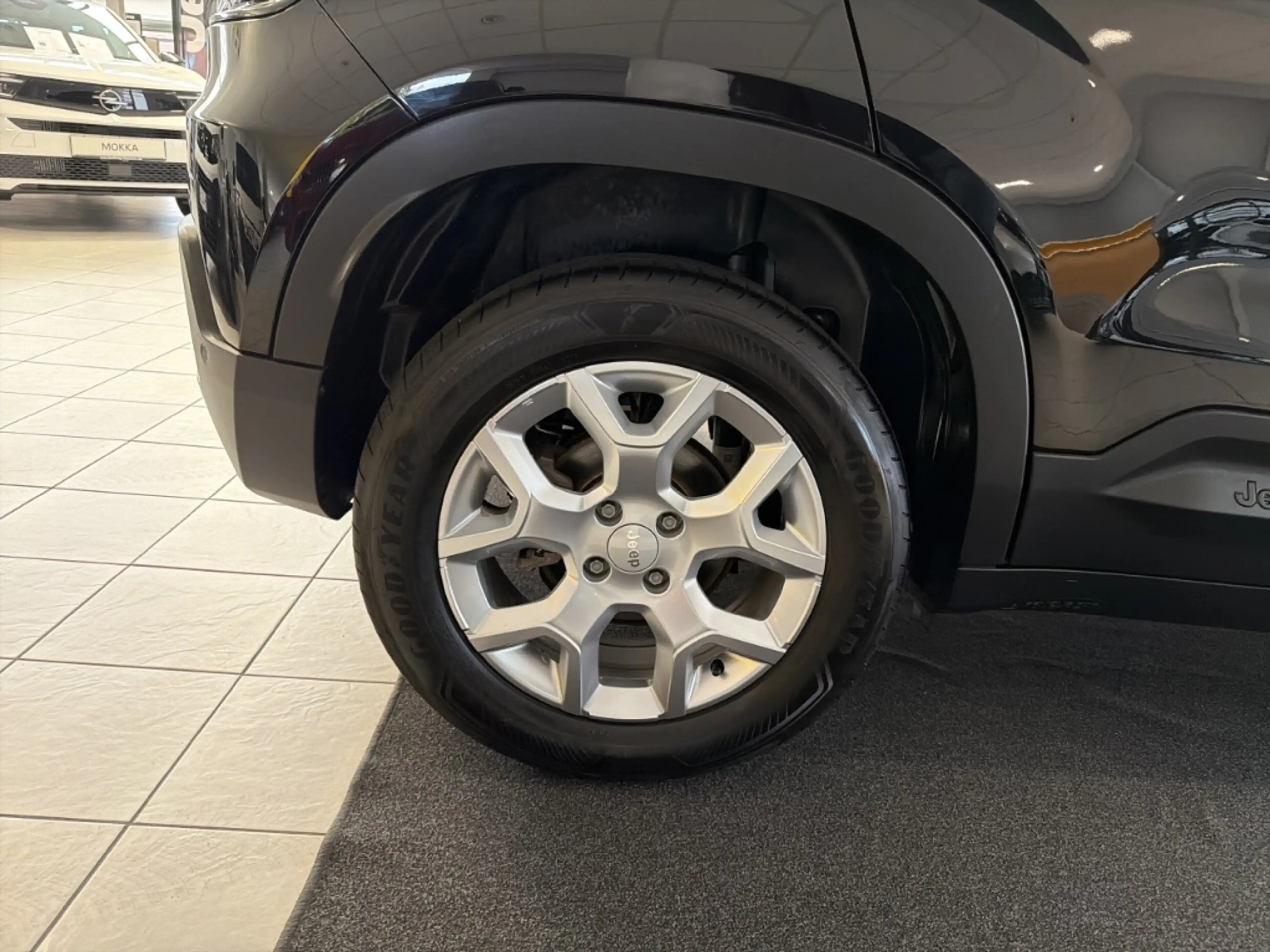 Jeep Avenger Altitude Electric StandHZG Navi 360 Kamera LED App — photo 11