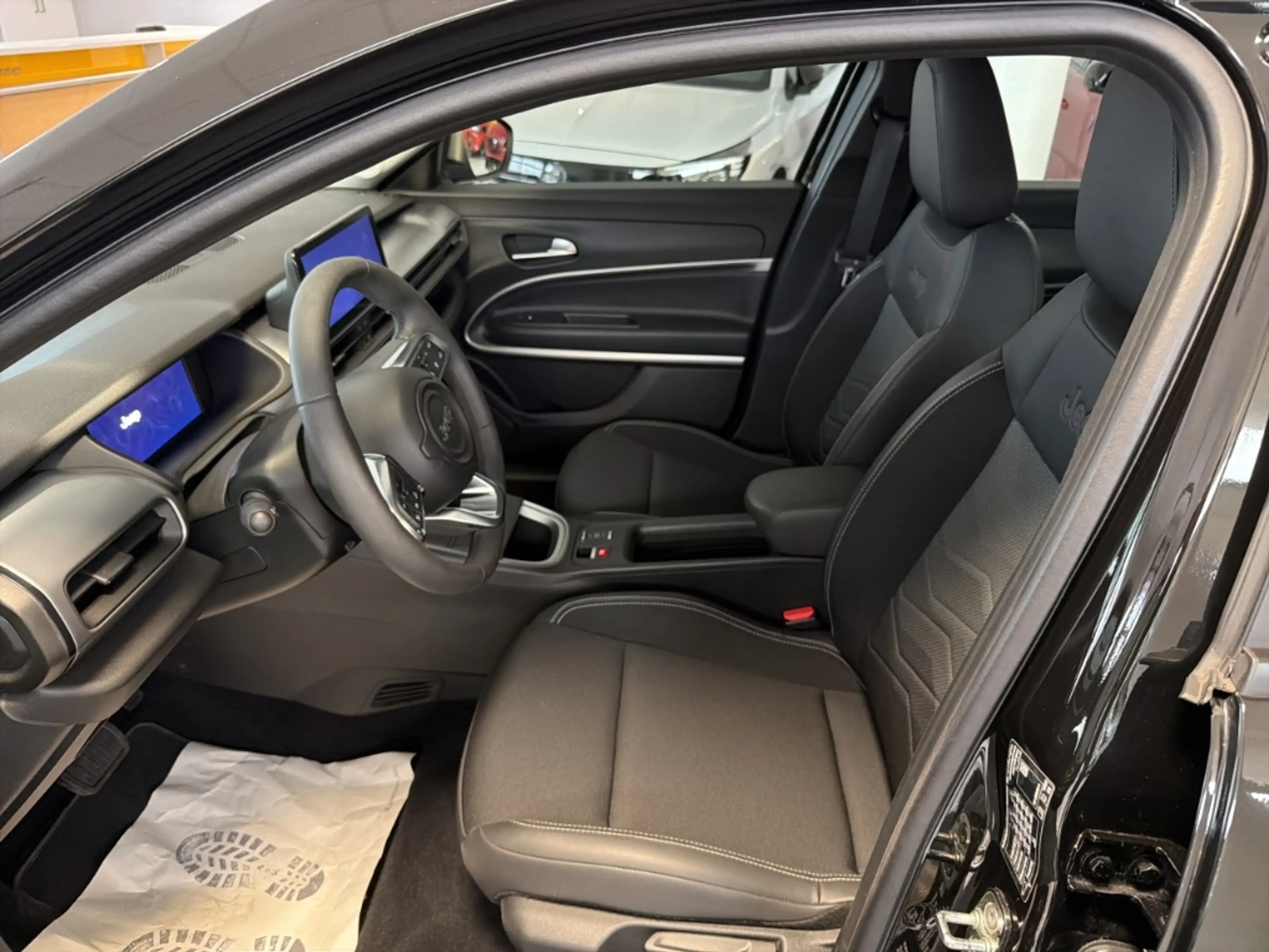 Jeep Avenger Altitude Electric StandHZG Navi 360 Kamera LED App — photo 13