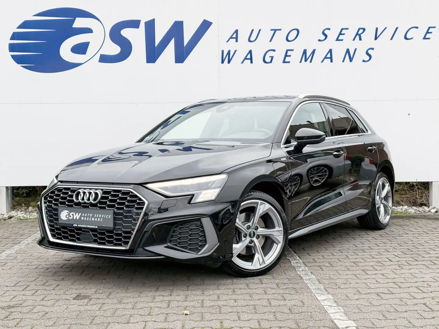 Audi A3 Sportback 45 TFSI e S edition Competition | CarPla Zwart - 1