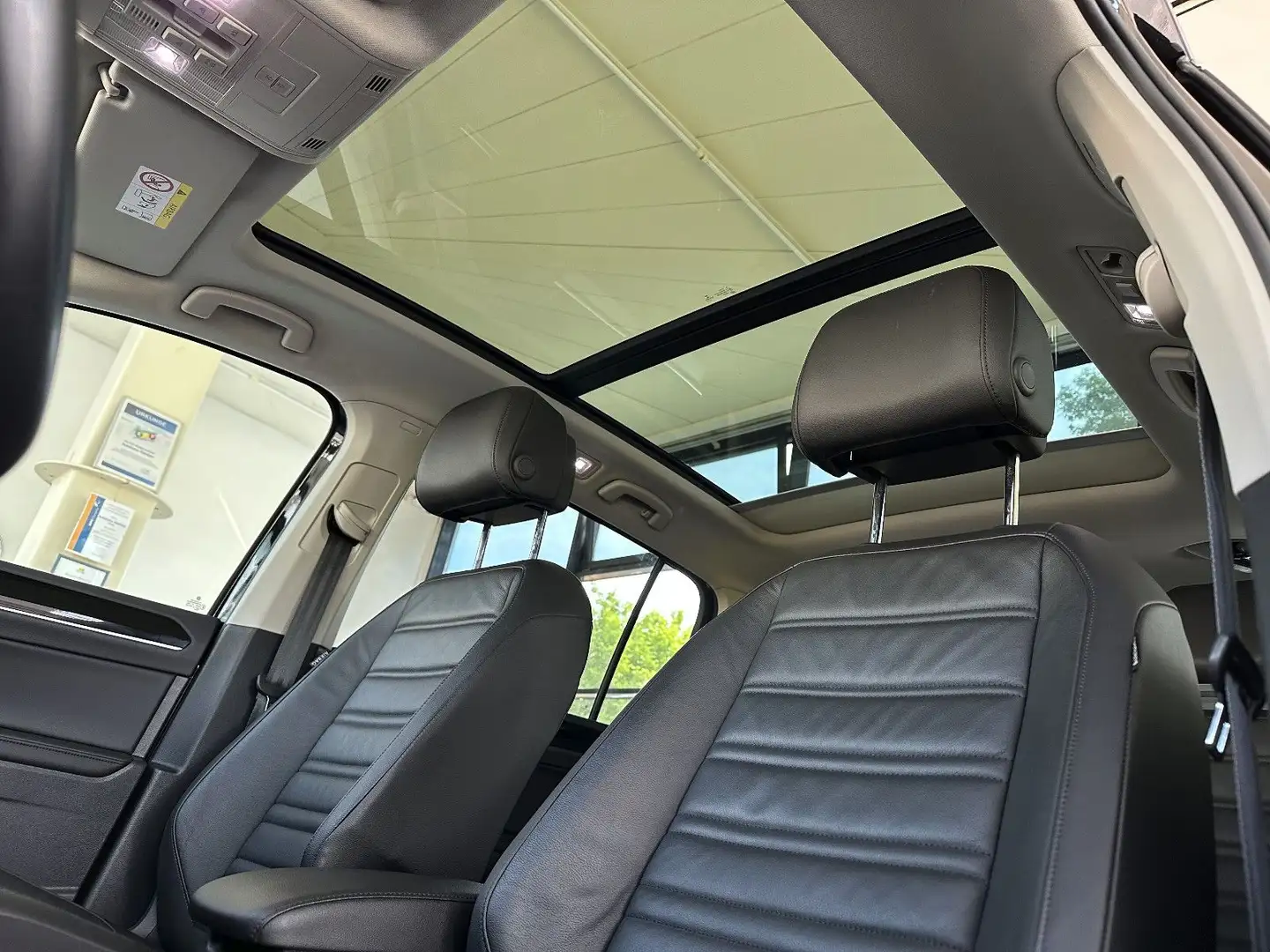 Volkswagen Touran R-Line*DSG*inkl. 24 Monate MPR-Garantie Noir - 2