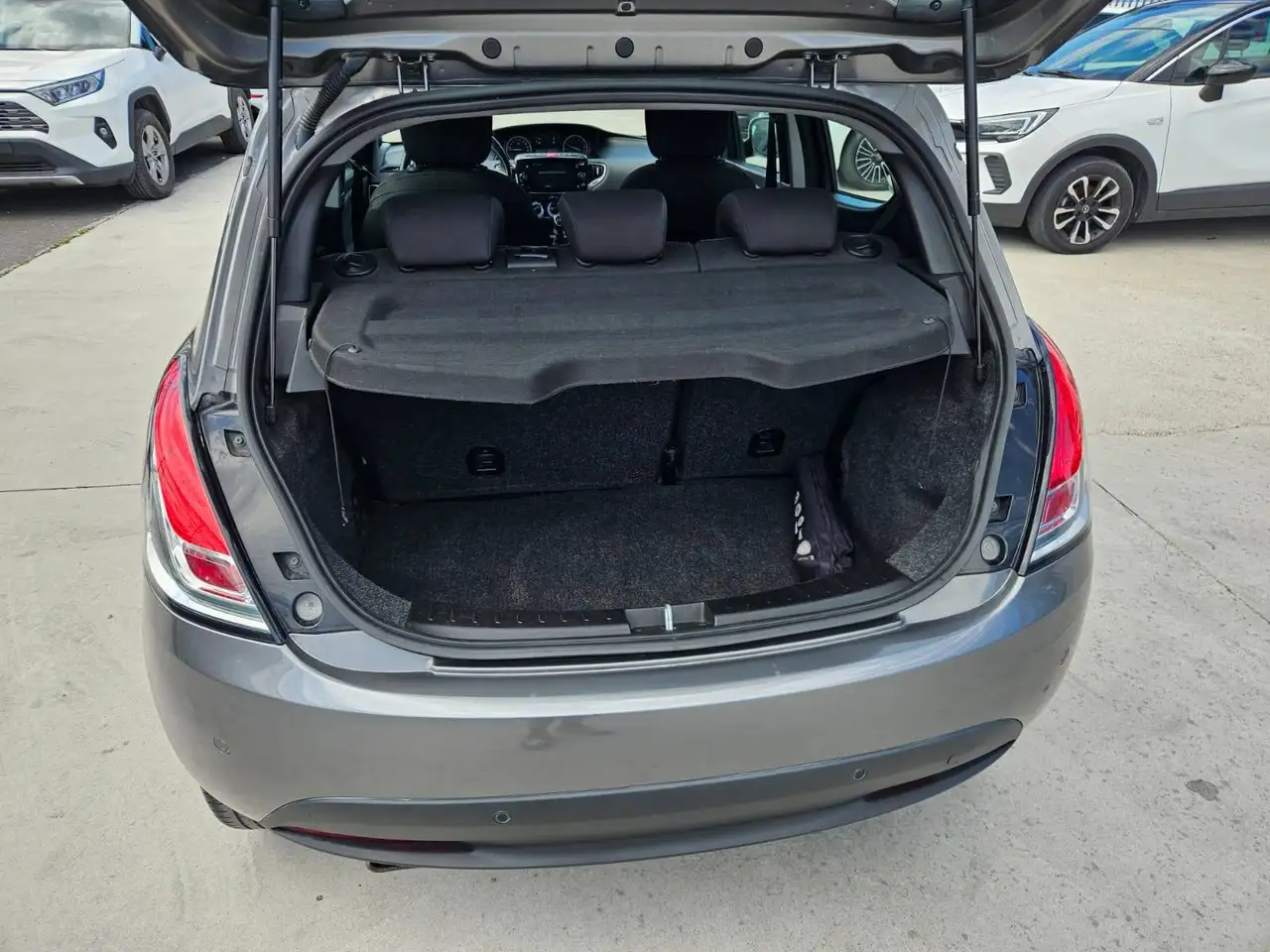Lancia Ypsilon 2022 — фото 12