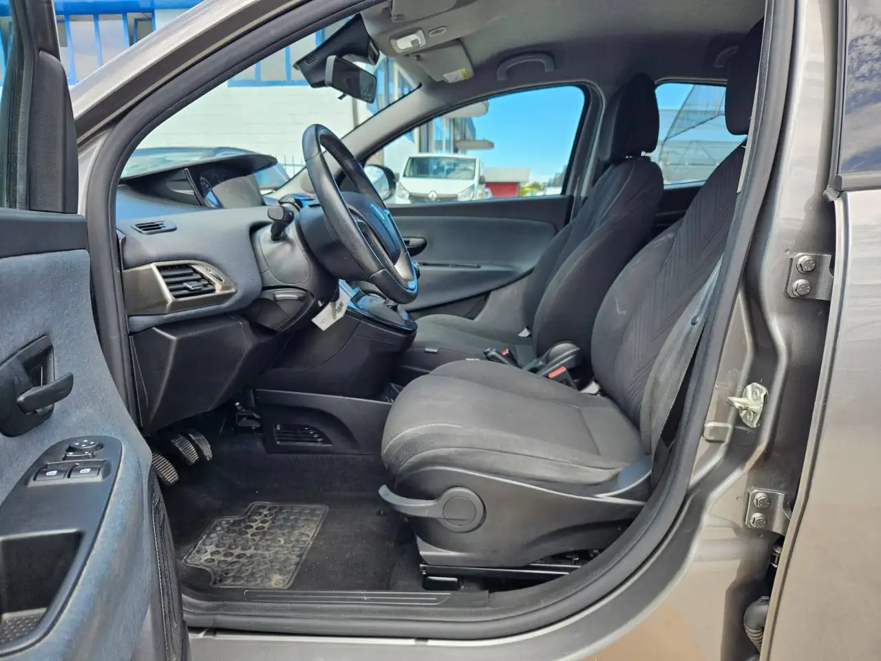 Lancia Ypsilon 2022 — фото 10