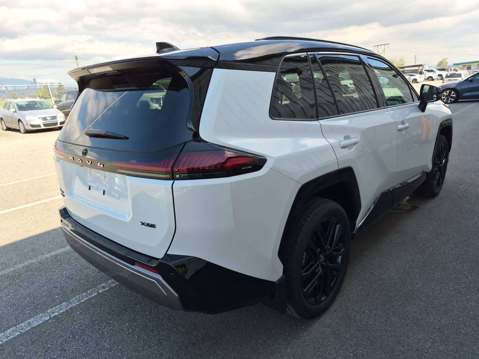 2026 Toyota RAV4 XSE HYBRID|AWD|HTD SEATS/WHEEL|SUNROOF|ONLY 2758KM — снимка 1