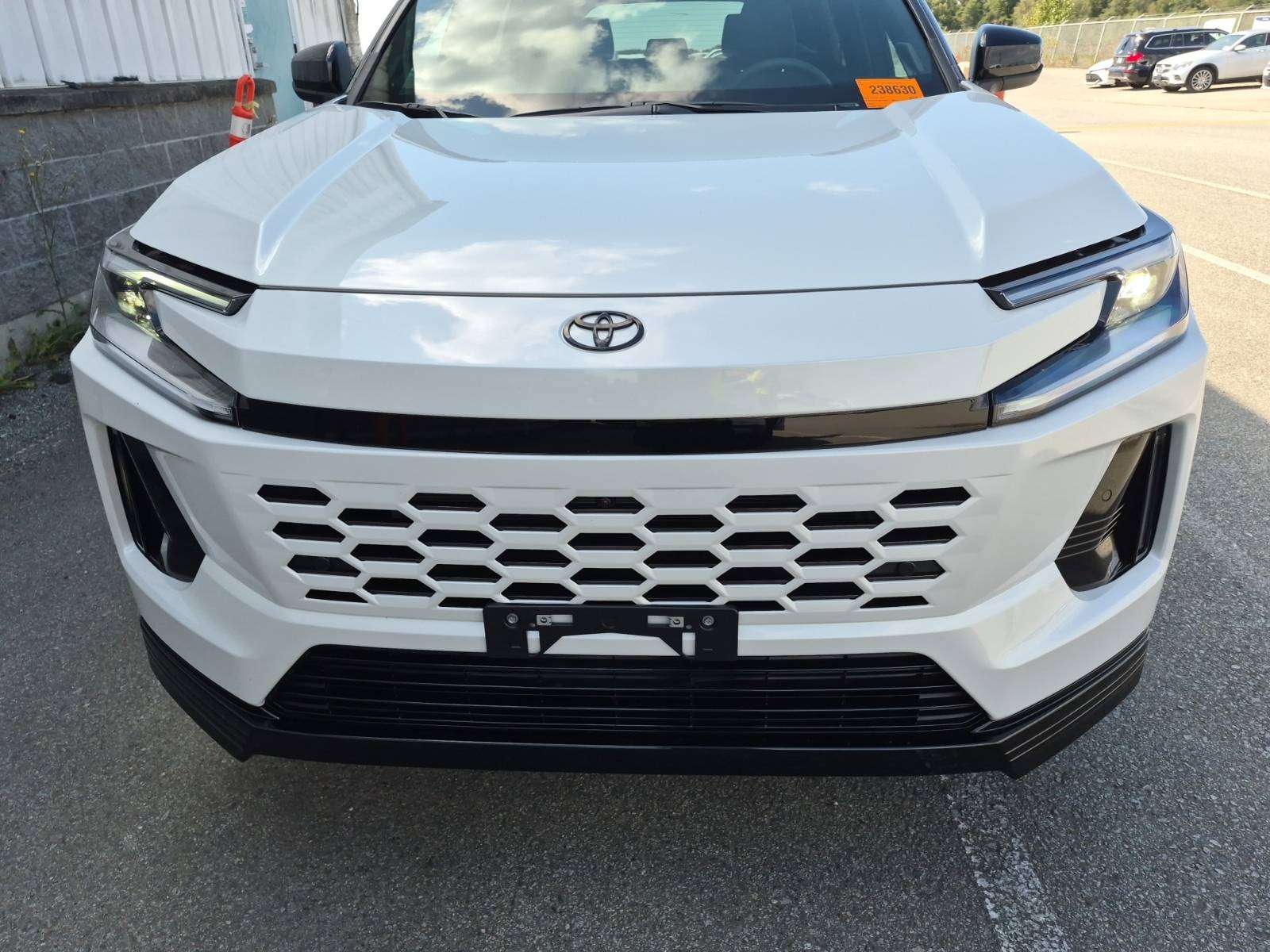 2026 Toyota RAV4 XSE HYBRID|AWD|HTD SEATS/WHEEL|SUNROOF|ONLY 2758KM — снимка 1