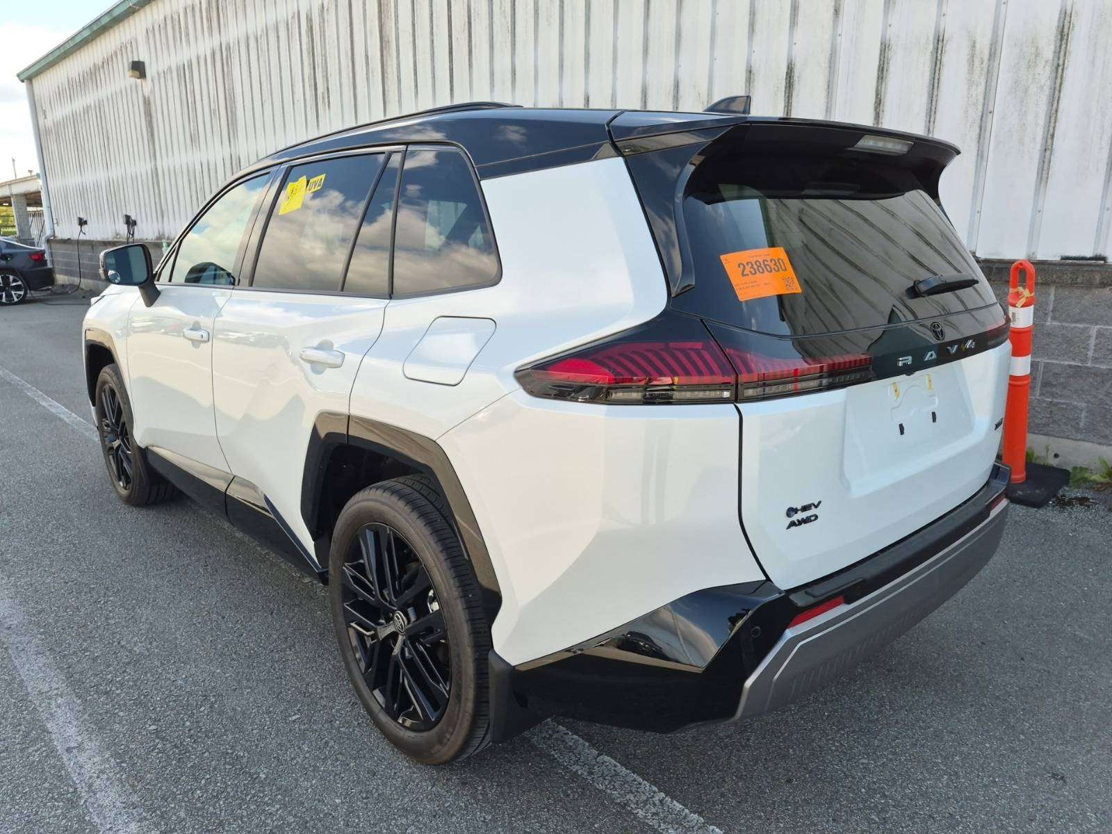 2026 Toyota RAV4 XSE HYBRID|AWD|HTD SEATS/WHEEL|SUNROOF|ONLY 2758KM — снимка 1