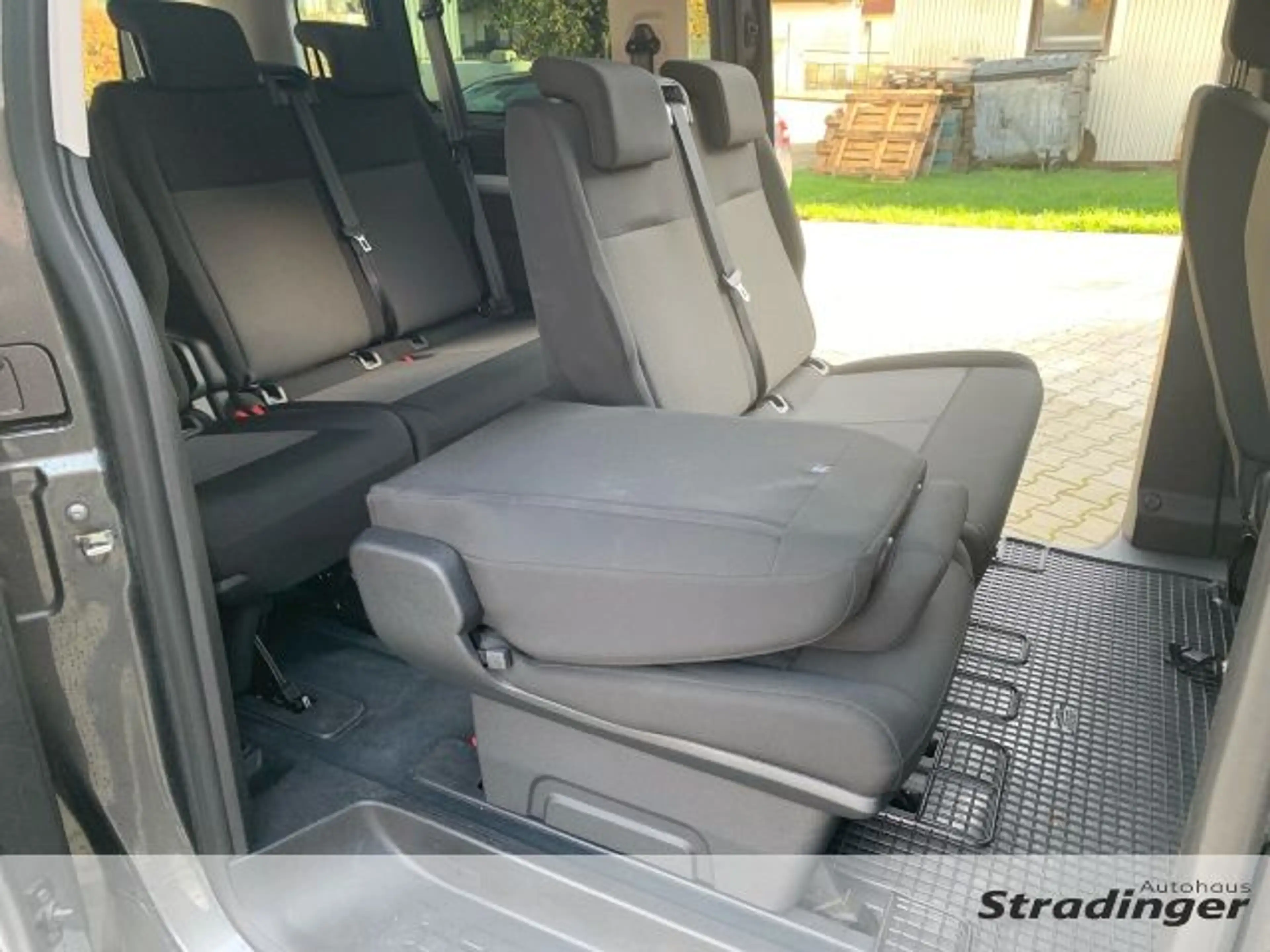 Peugeot Traveller L3 2.0 BlueHDi 180 EAT8 Business — photo 15