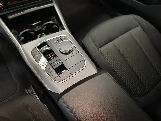 BMW 3 Series view 20