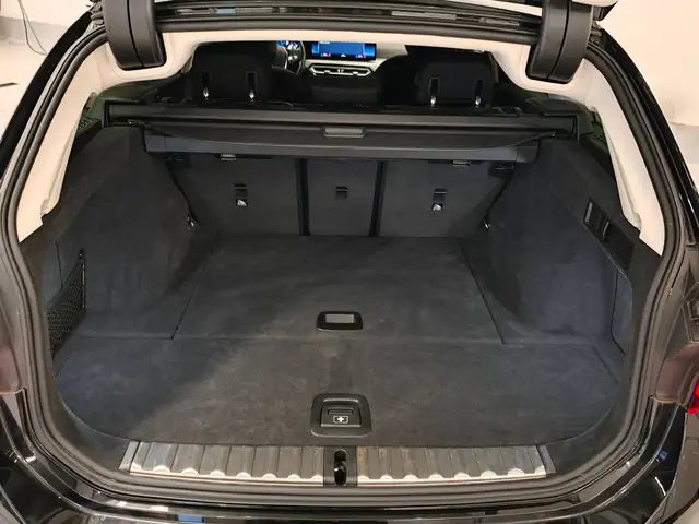 BMW 3 Series view 29