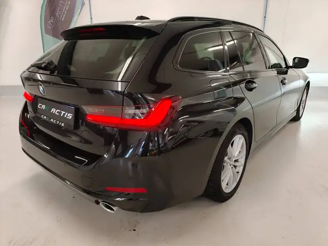 BMW 3 Series view 4