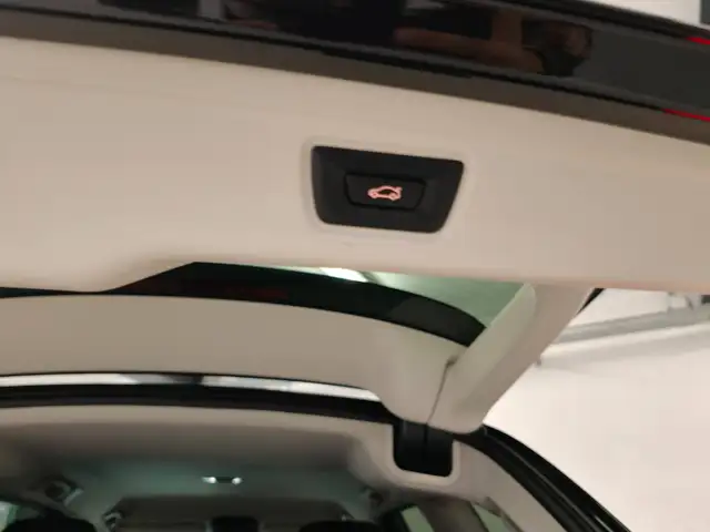 BMW 3 Series view 30