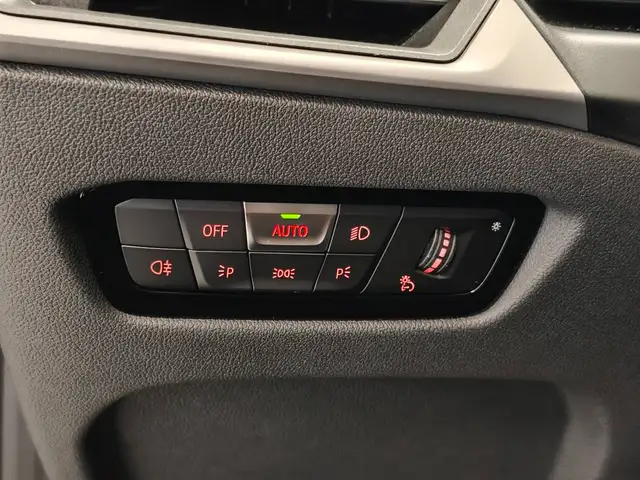 BMW 3 Series view 22