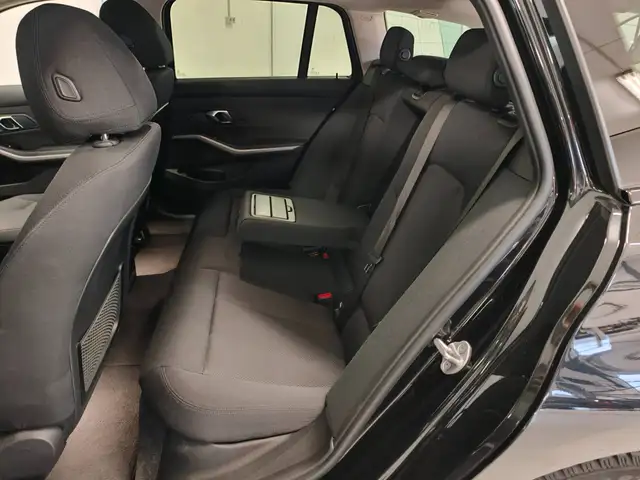 BMW 3 Series view 27