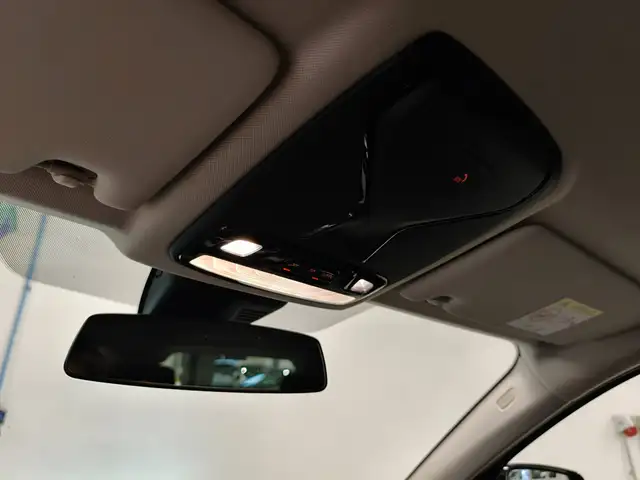 BMW 3 Series view 23