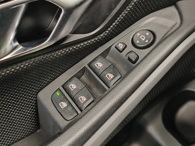 BMW 3 Series view 25