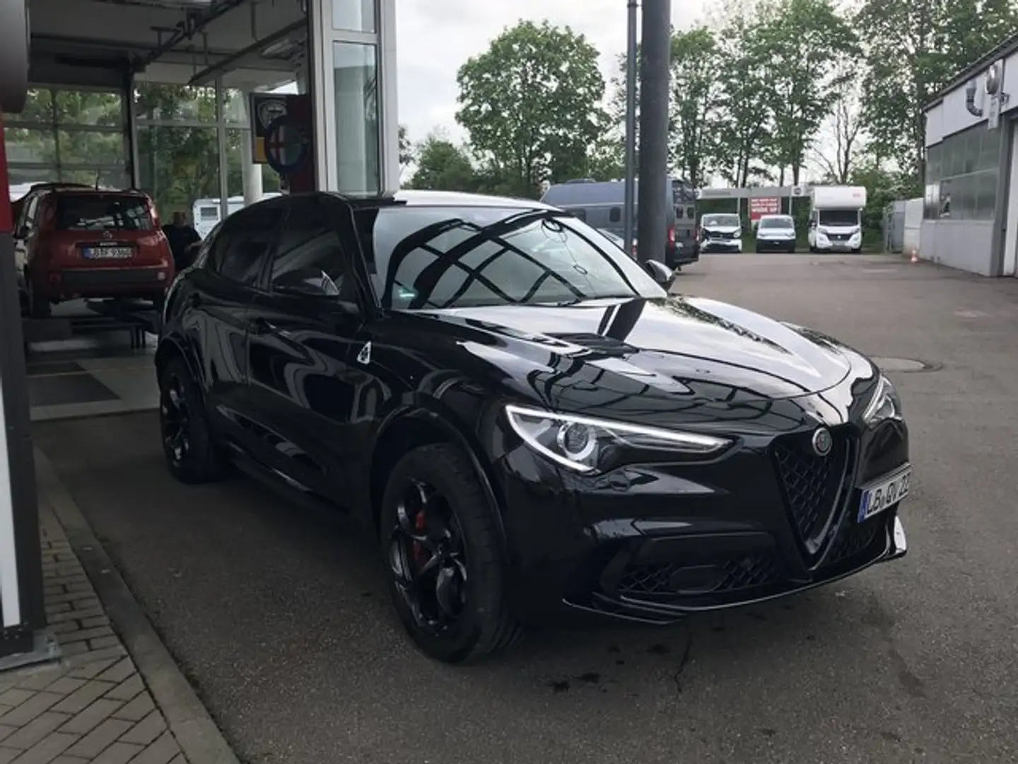 Alfa Romeo Stelvio Quadrifoglio Q4 Schwarz - 1