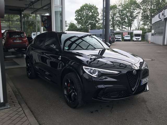 Imagine Alfa Romeo Stelvio Quadrifoglio Q4