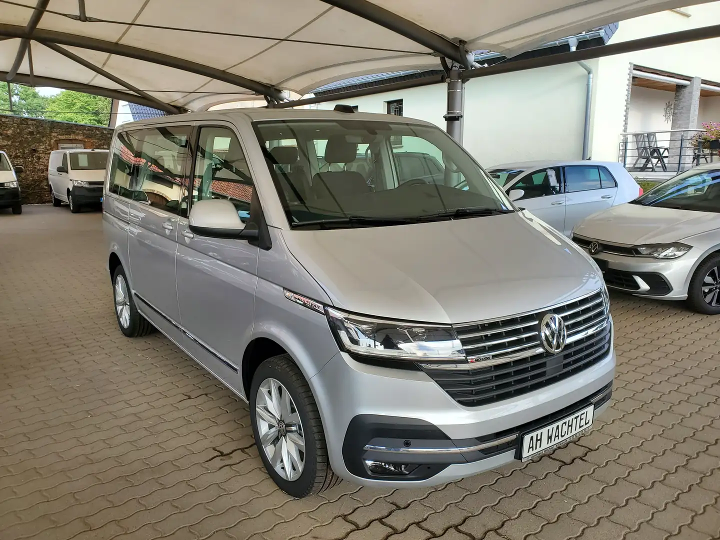 Volkswagen T6.1 Multivan Comfortline 4MOTION LED Navi ACC 18-Zoll Standheiz Gris - 2