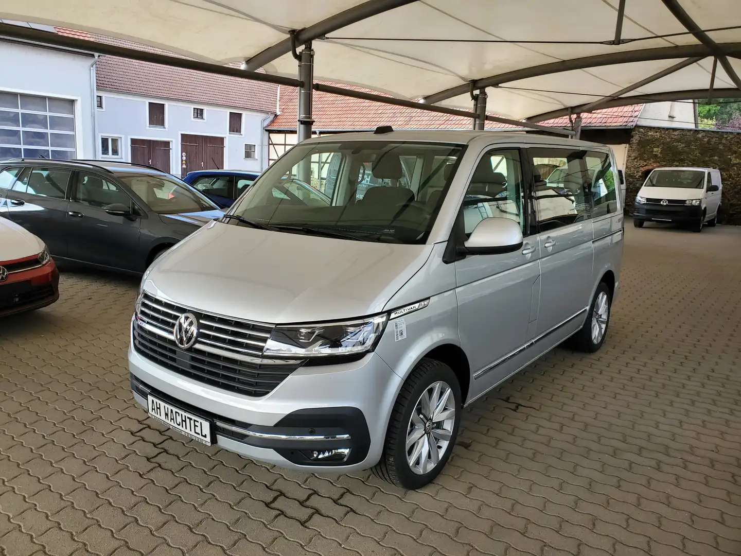 Volkswagen T6.1 Multivan Comfortline 4MOTION LED Navi ACC 18-Zoll Standheiz Gris - 1