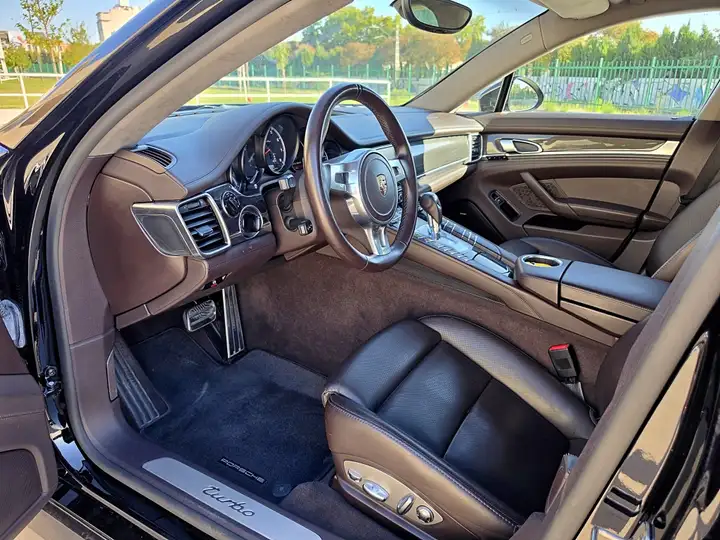 Porsche Panamera Turbo 2010, foto 36