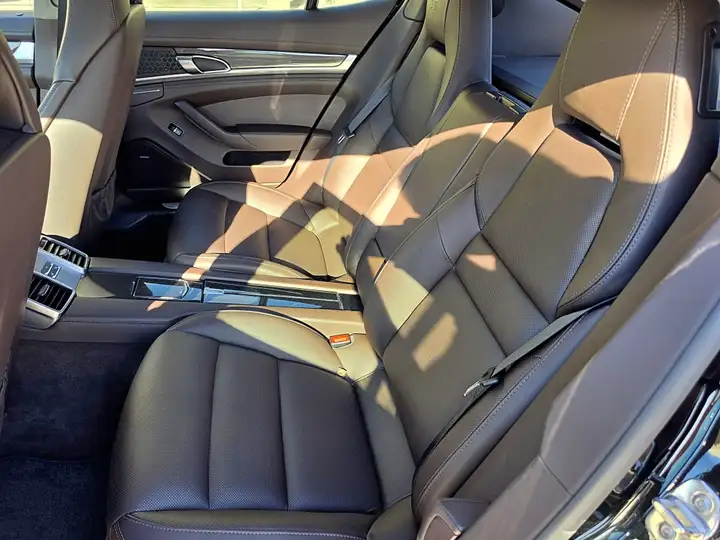 Porsche Panamera Turbo 2010, foto 31