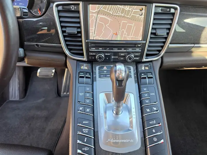 Porsche Panamera Turbo 2010, foto 41