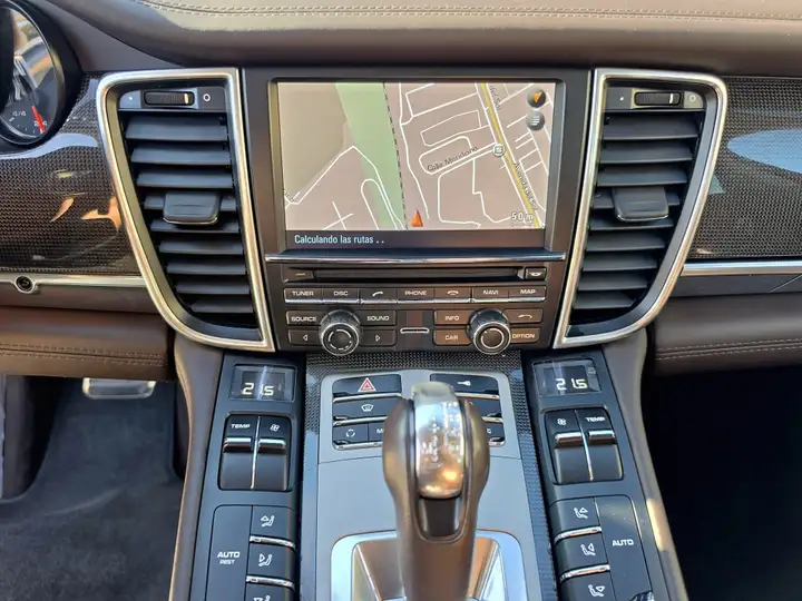 Porsche Panamera Turbo 2010, foto 25