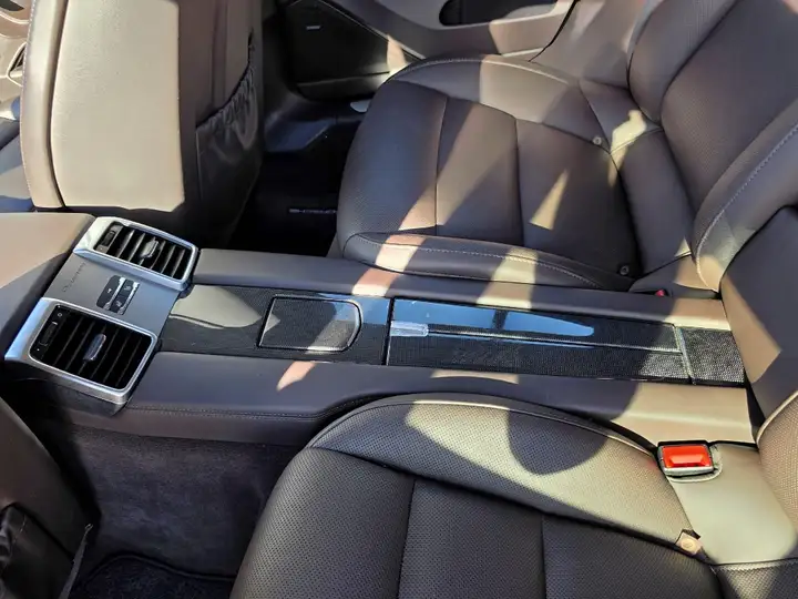 Porsche Panamera Turbo 2010, foto 32