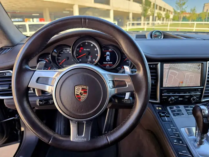 Porsche Panamera Turbo 2010, foto 37