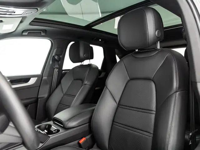 Porsche Cayenne view 9