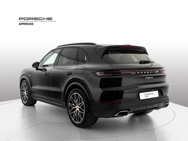 Porsche Cayenne view 3