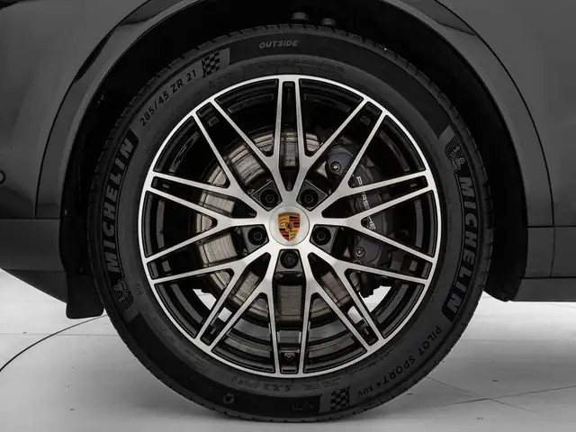 Porsche Cayenne view 6