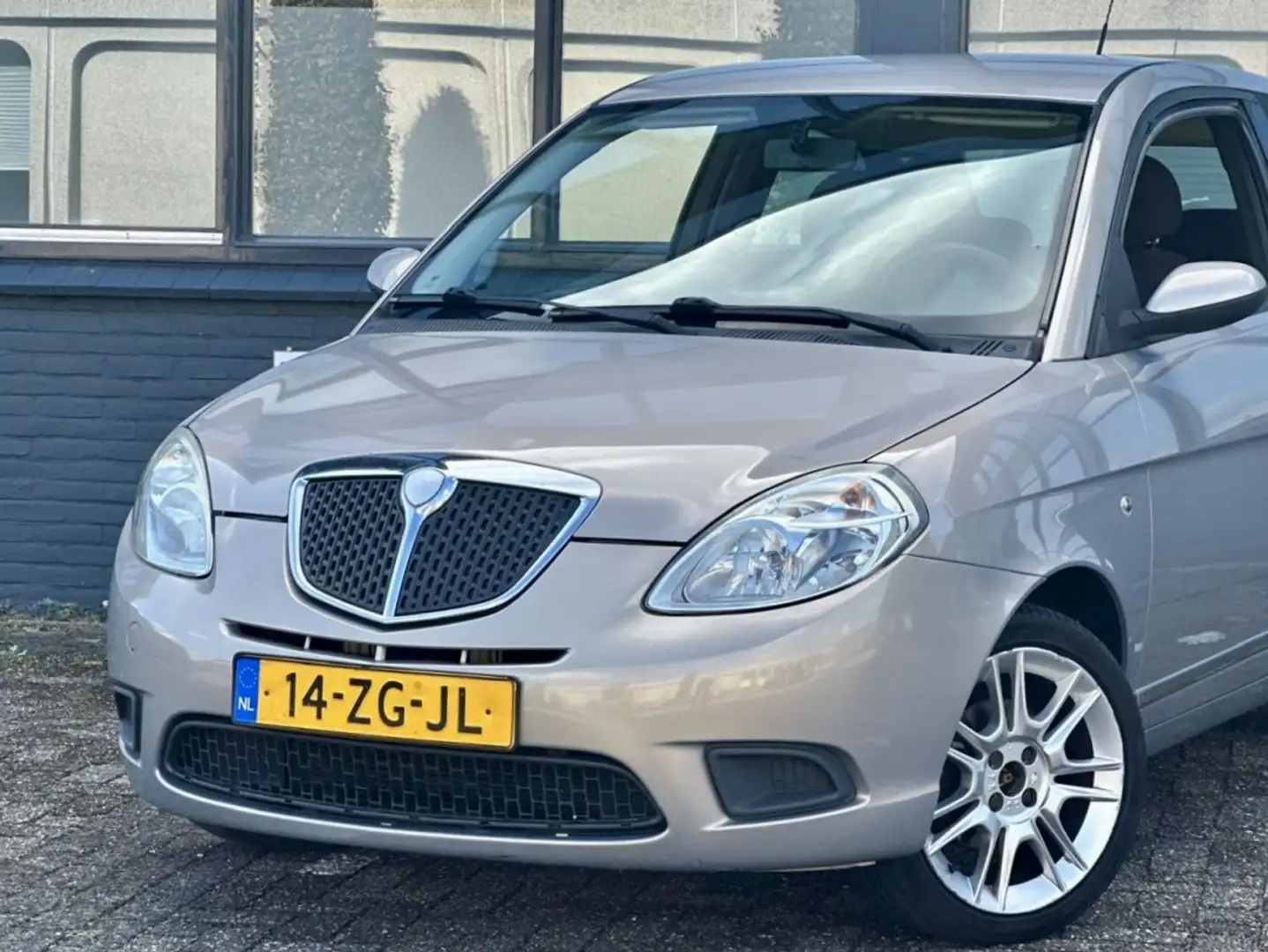 Lancia Ypsilon 1.4-16V Oro |Stuurbkr |Airco |Nieuwe APK Beige - 2