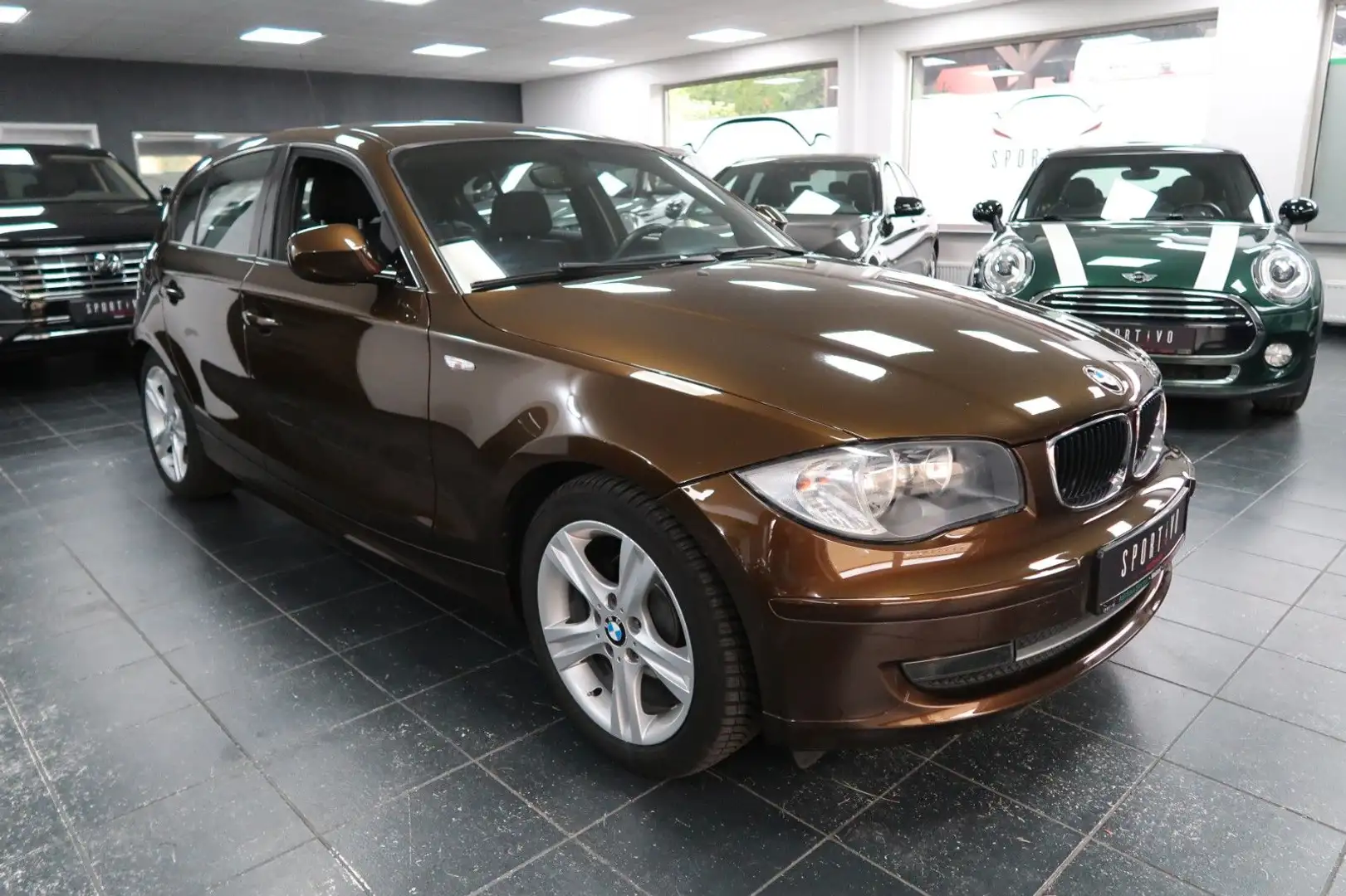 BMW 116 i Lim. **Klimaautomatik/Pdc/Shz/Top-Zustand** Hnědá - 2