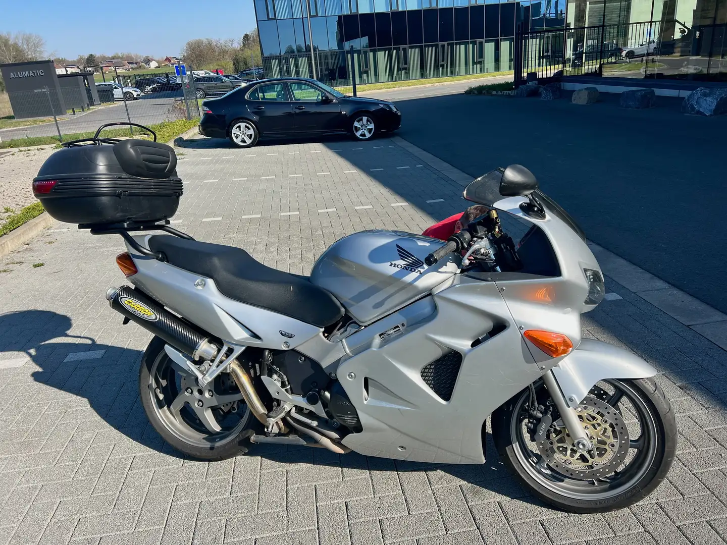 Honda VFR 800 F1 Stříbrná - 1