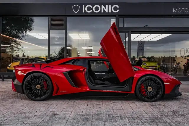 Lamborghini Aventador view 5