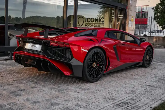 Lamborghini Aventador view 7