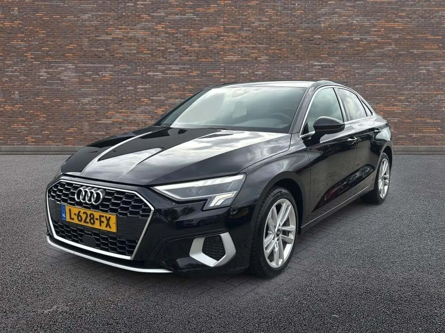 Audi A3 Limousine 35 TFSI ECC LEDER VIRTUAL NAVIGATIE Zwart - 2