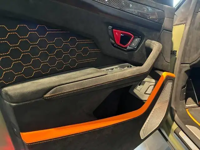 Lamborghini Urus view 17